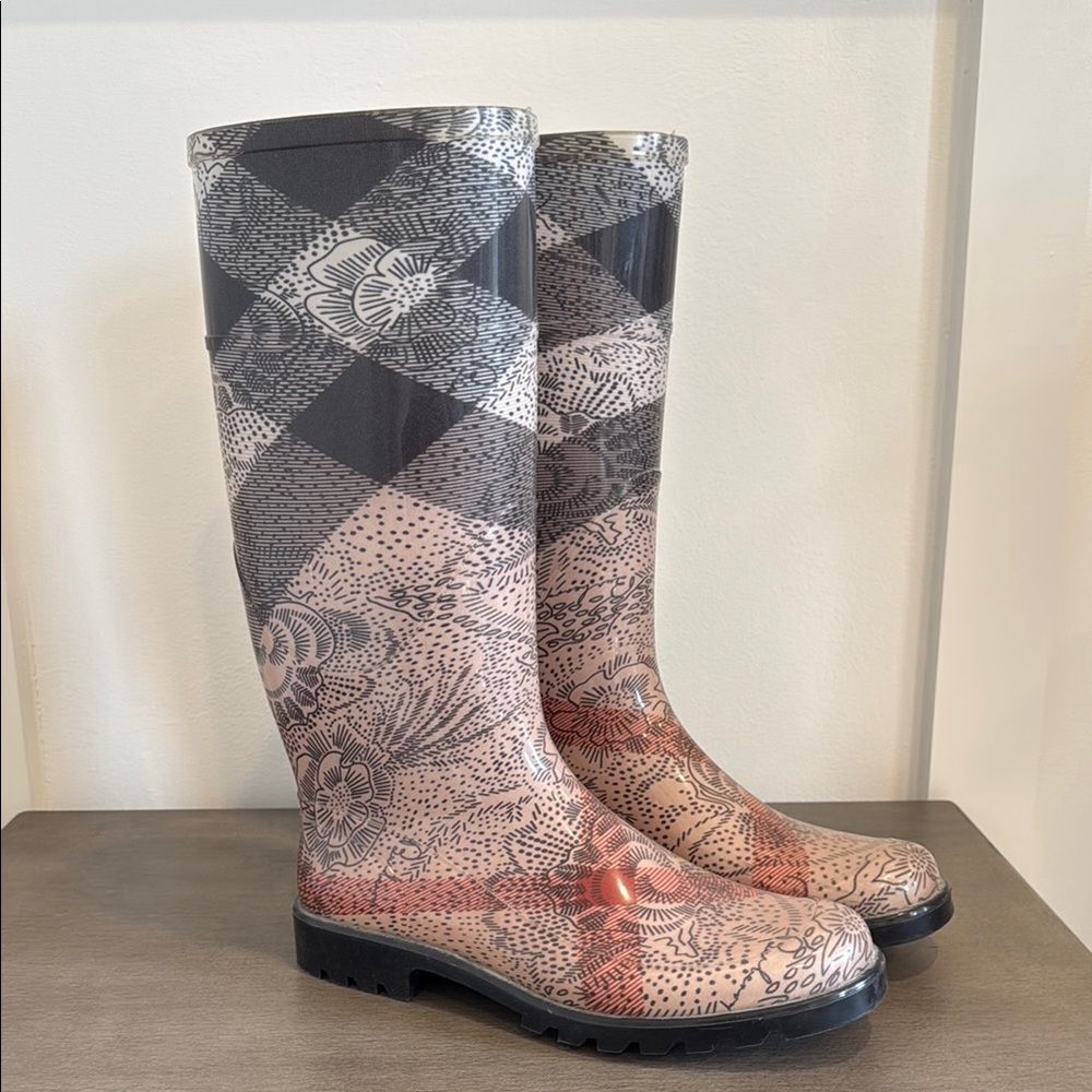 Burberry Black and Tan Winter Rain Boots